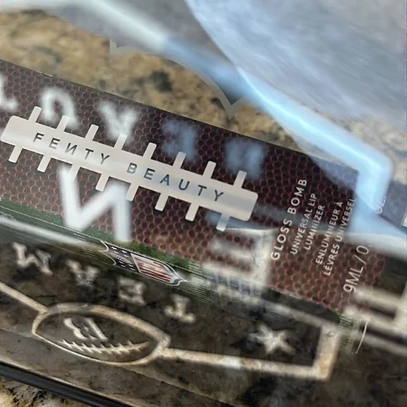 Fenty Swag Belt Bag w Lip Gloss - Picture 15 of 17